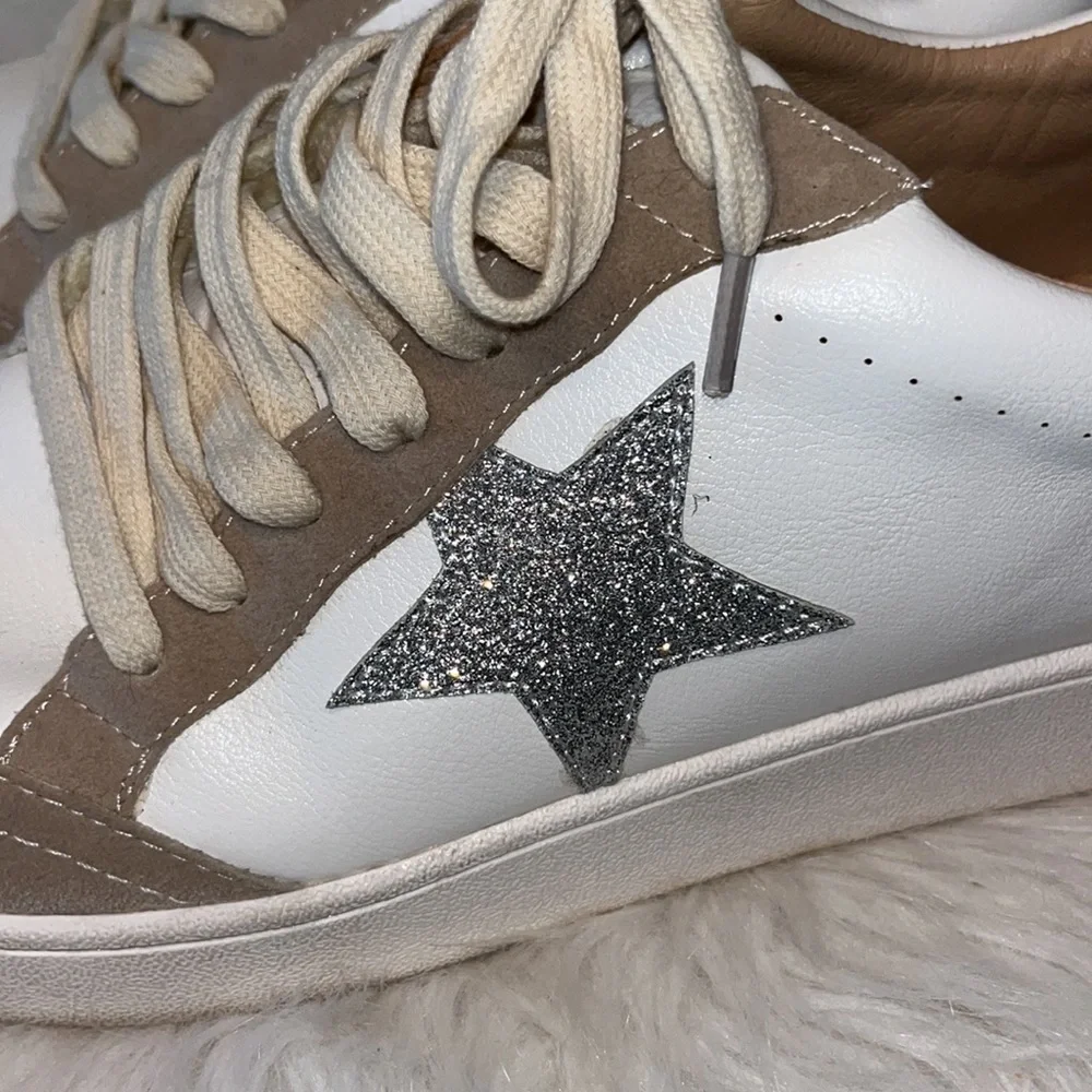 OASIS Society Irene Glitter Star Sneaker Taupe size 7.5